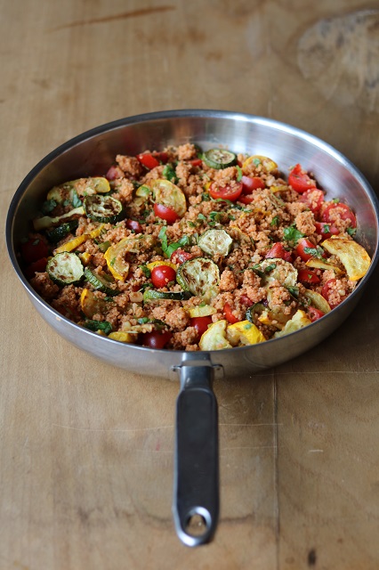 Coucoussalat mit gebratener Zucchini und Kirschtomaten