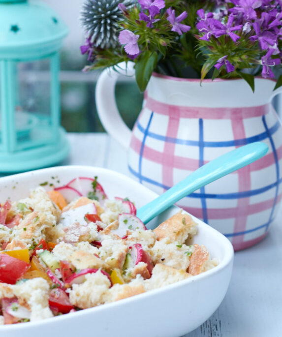 Brotsalat aus dem Jerusalem Kochbuch – Na´Amas Fattoush